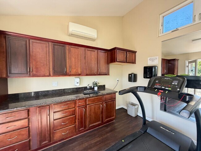 Building Photo - 5252 Balboa Arms Dr