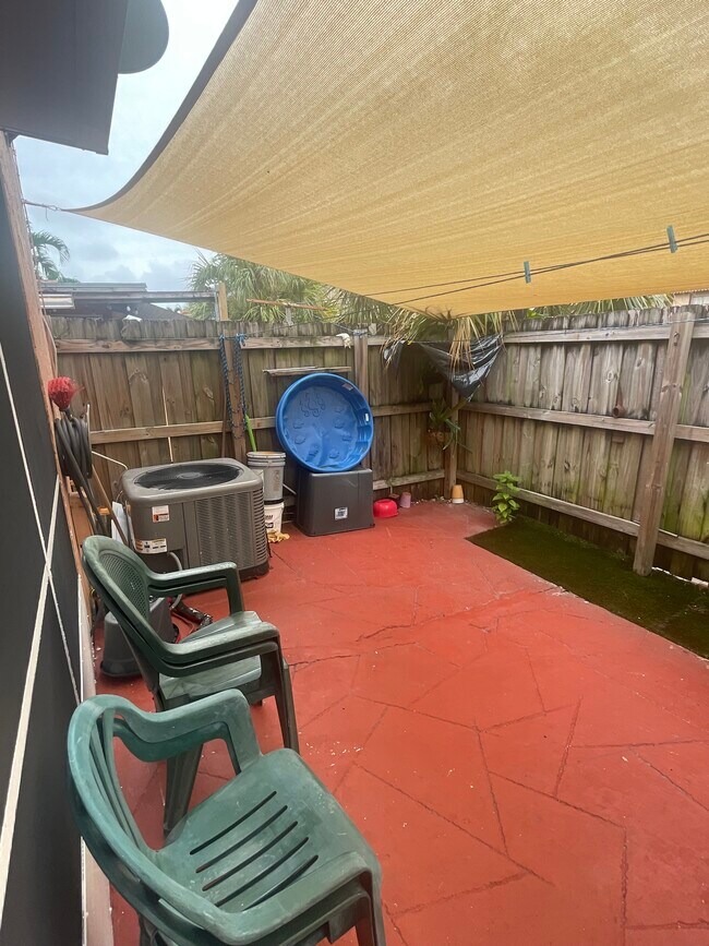 Building Photo - 4150 W 10th Ln