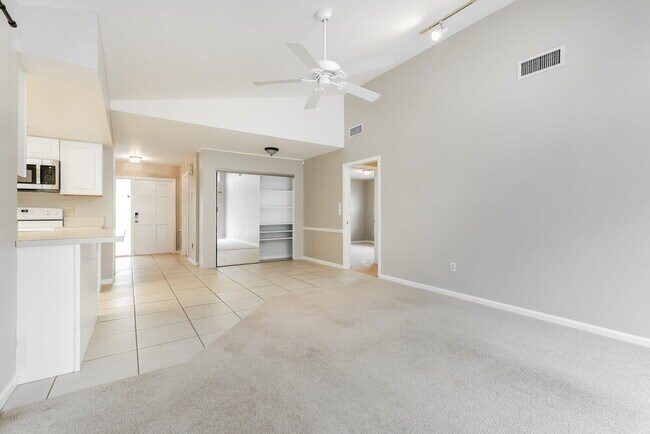 Building Photo - 14465 Larkspur Ln