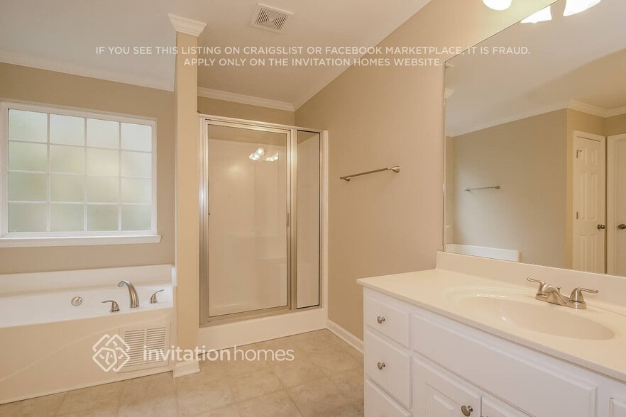 Building Photo - 920 Lakeside Ct