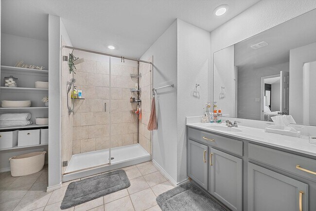 Building Photo - 9705 Kensley Rose Dr