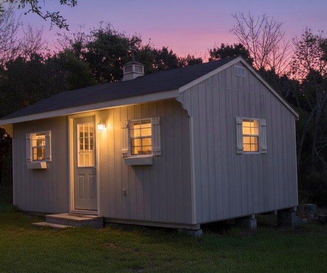 Building Photo - AVAILABLE NOW!