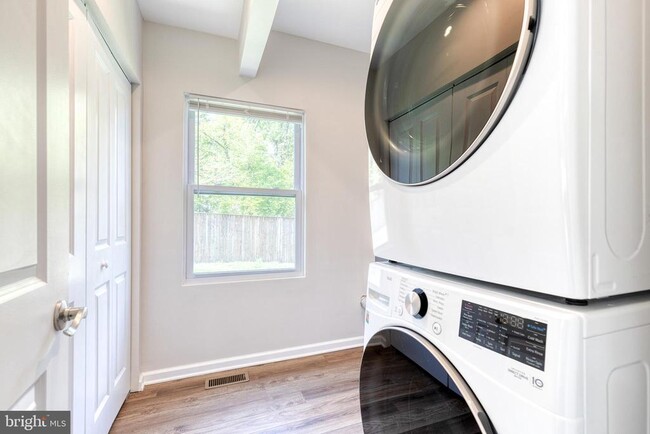 Building Photo - 1248 Generals Hwy