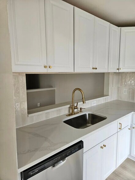 Building Photo - 44900 Bayview Dr