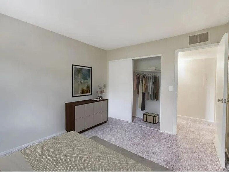 Building Photo - Peaks at the Park