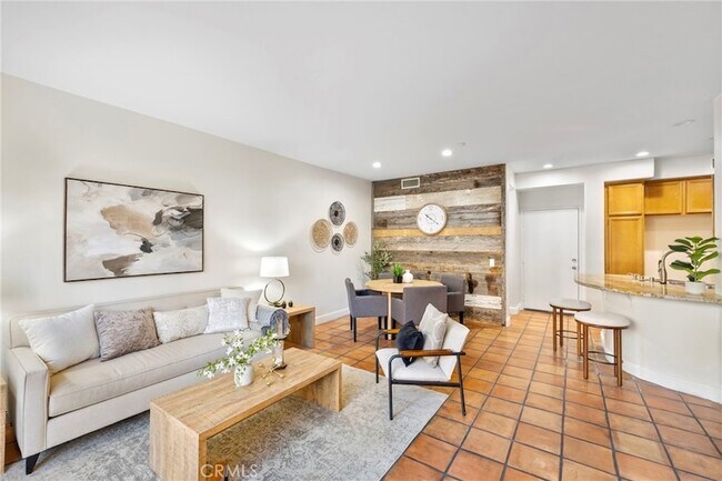 Building Photo - 19 Vinca Ct