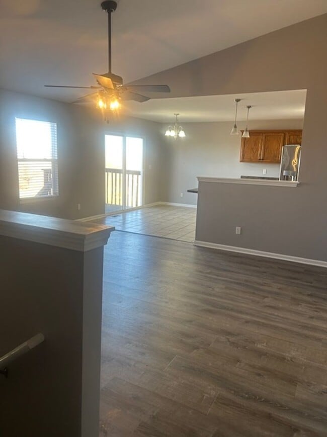 Building Photo - Beautiful 5 Bedroom Home!