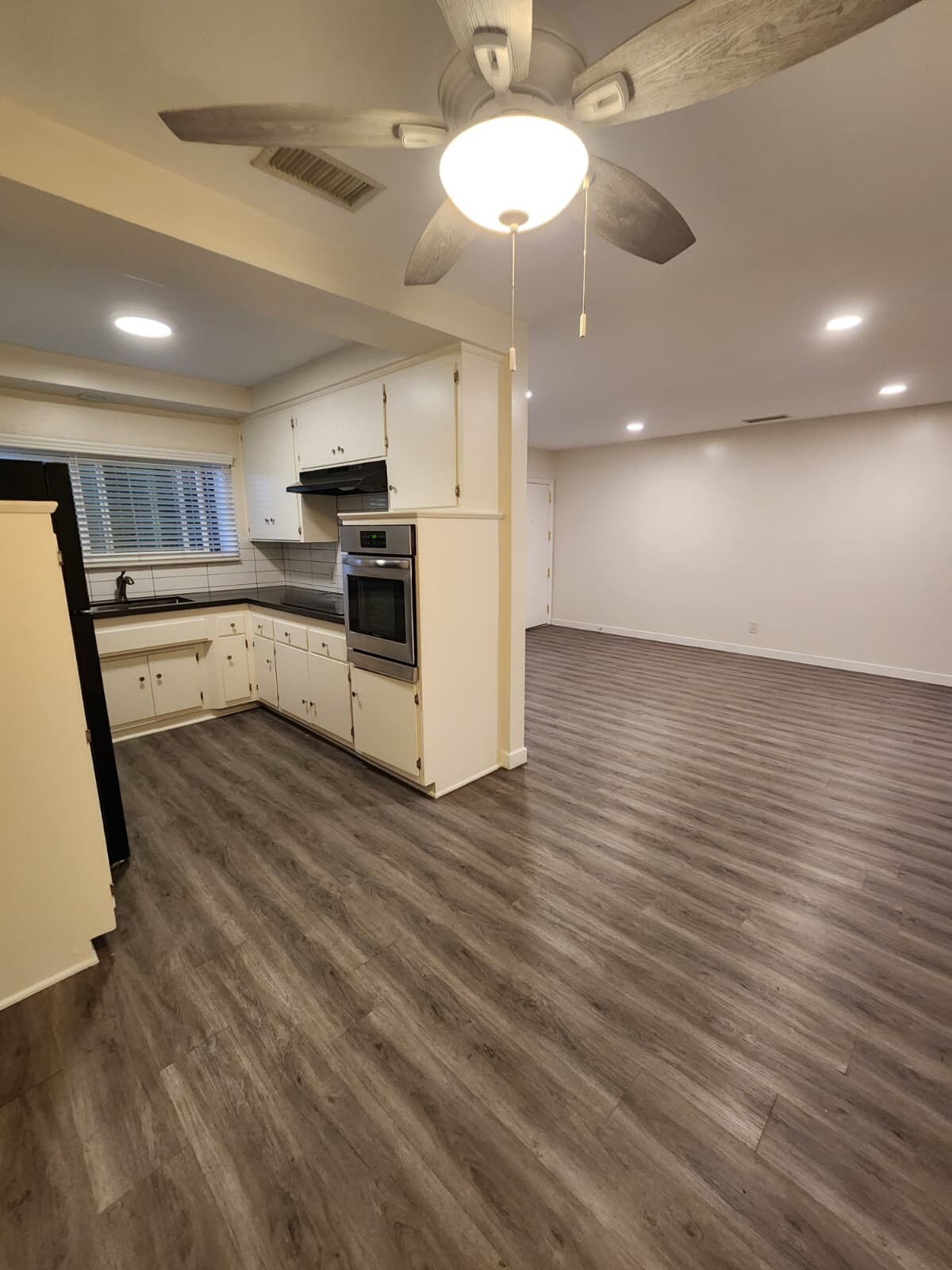 Building Photo - 701 S Osage Ave