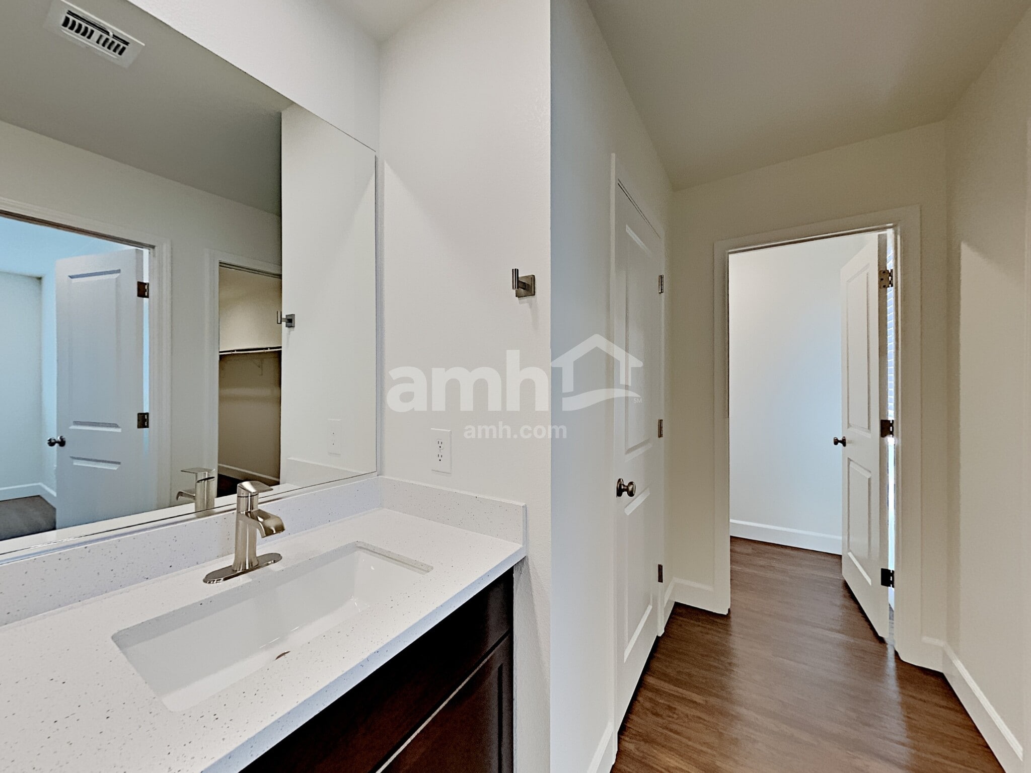 Building Photo - 1910 Macchia Ave