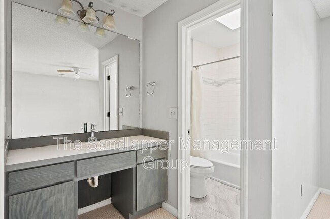 Building Photo - 1239 Cornwallis Dr