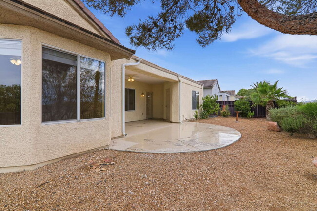Building Photo - Discover comfortable single-story living in this inviting 3-bedroom, 2-bathroom home offering 1,7...