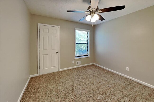 Building Photo - 6015 Sumit Ct NW