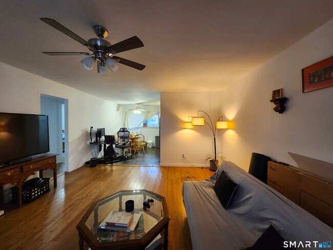 Building Photo - 4 Union Ave