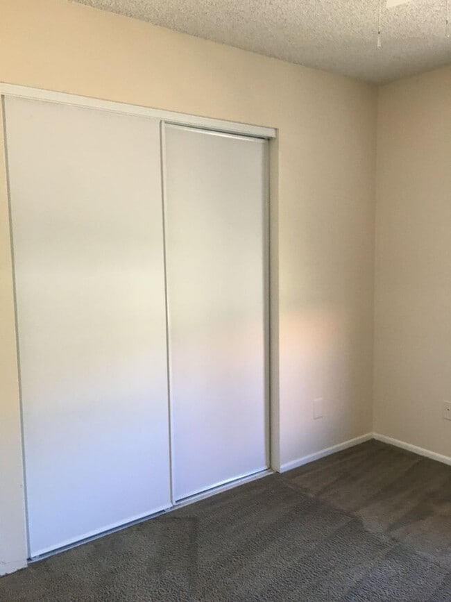 Building Photo - Great Location close to shopping at Durango and Summerlin Parkway