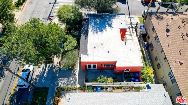 Building Photo - 951 N Hoover St