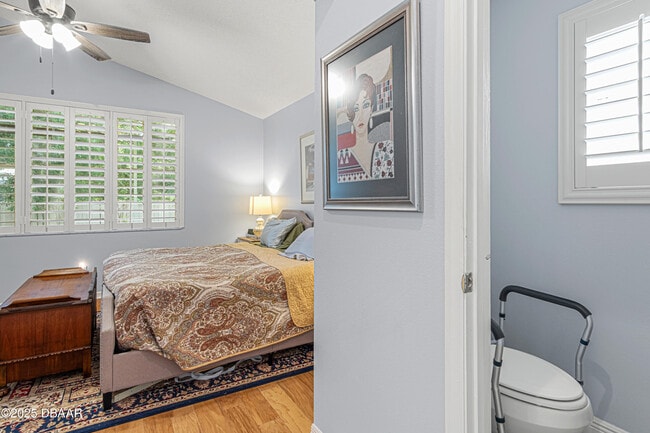 Building Photo - 6 Oak Village Dr