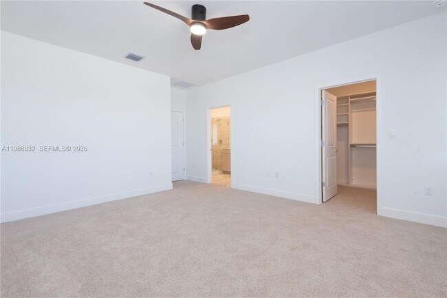 Building Photo - 230 SW 170th Ave