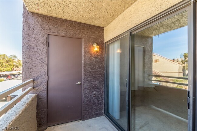 Building Photo - 5072 S Rainbow Blvd