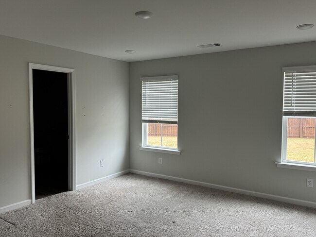 Building Photo - 424 Kohn Dr