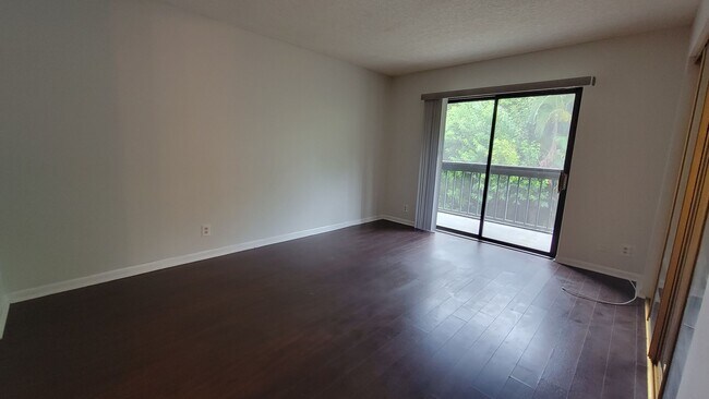 Building Photo - West Palm Beach 1 bedroom 1.5 bath Apartment.