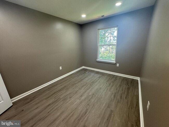 Building Photo - 8216 Dellwood Ct