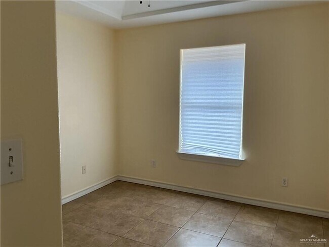 Building Photo - 4008 Parkplace Ave