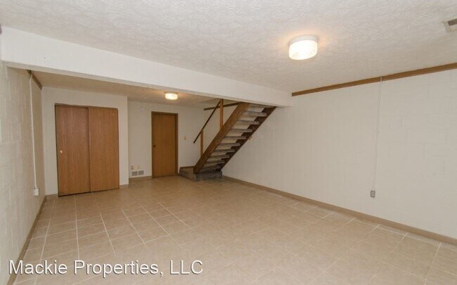 Building Photo - 3 br, 2.5 bath House - 331 East Varsity Lane