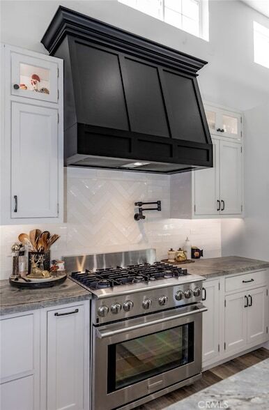 Building Photo - 1720 Vista Del Lago