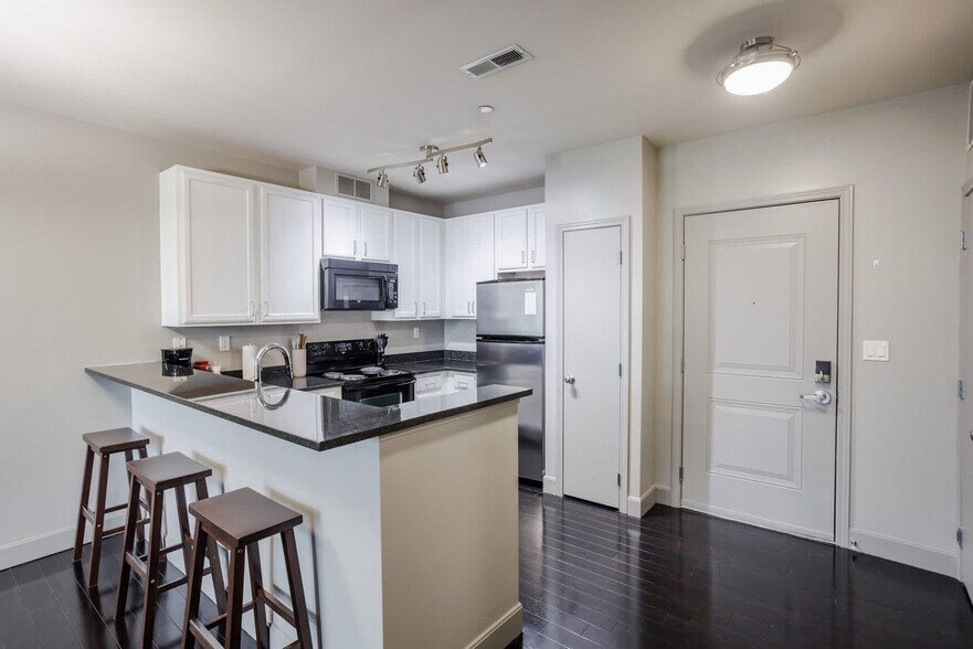 Building Photo - 121 E Freedom Way