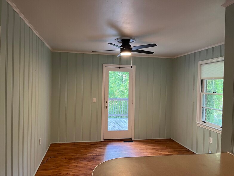 Building Photo - 402 Upper Highland Dr
