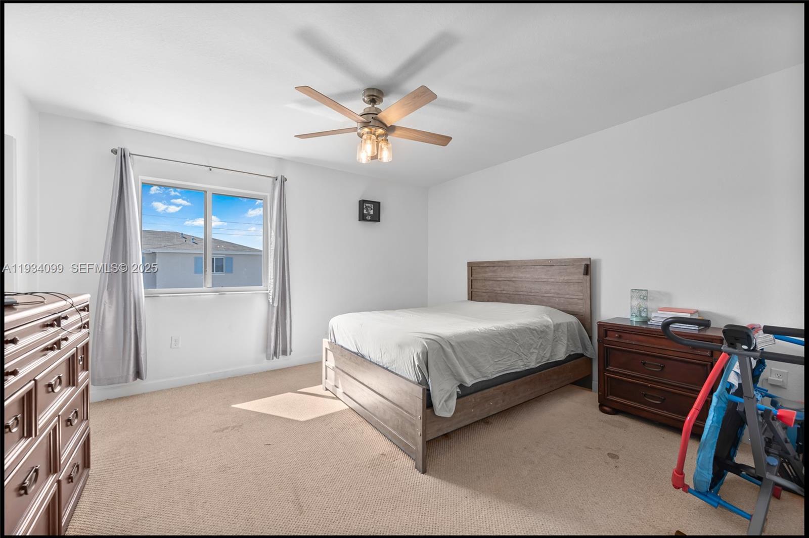 Building Photo - 1270 NW 3rd Ln