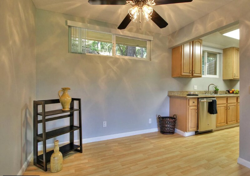 Building Photo - 121 Massol Ave