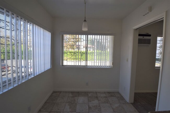 Building Photo - 11204