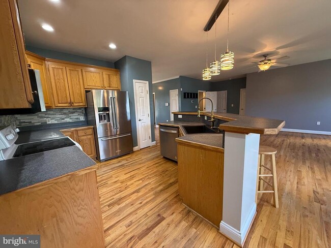 Building Photo - 220 Barnes Blvd