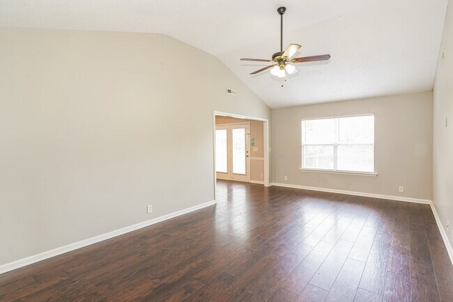 Building Photo - 601 Niagra Ln