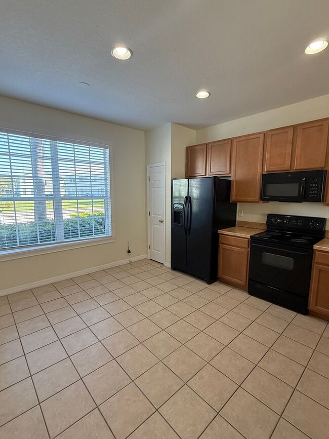 Building Photo - Coming Soon!  3 BR/2.5BA | Newly Renovated Townhome | In-Unit Laundry| Parking in Westchase!