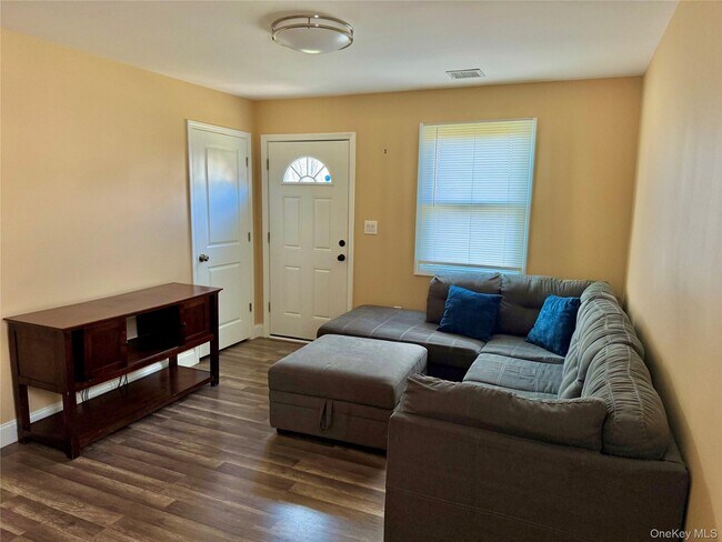 Building Photo - 2 Lafayette Dr