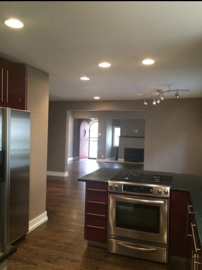 Building Photo - Charming Wash Park bungalow!  Available 08-15-2026