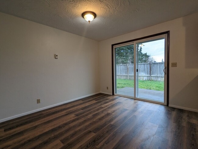 Building Photo - Great 3-Bedroom, 2-Bath Home In A Cul-De-Sac!