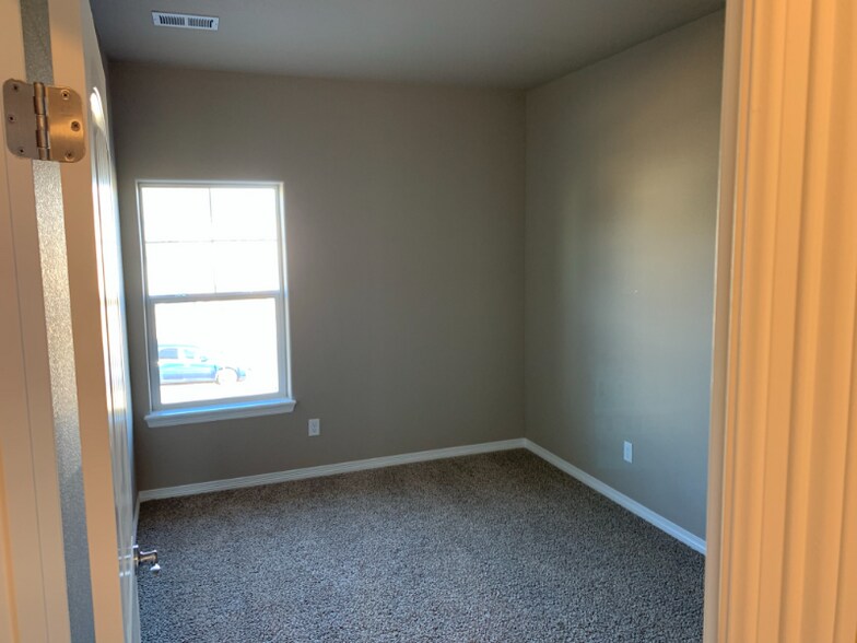 Building Photo - 3021 Upland Dr