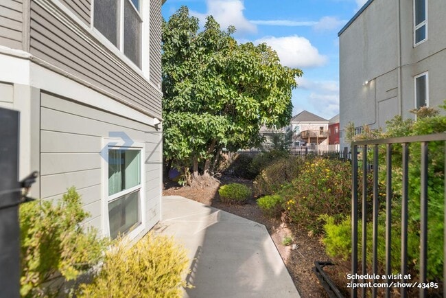 Building Photo - 1128 Adeline St