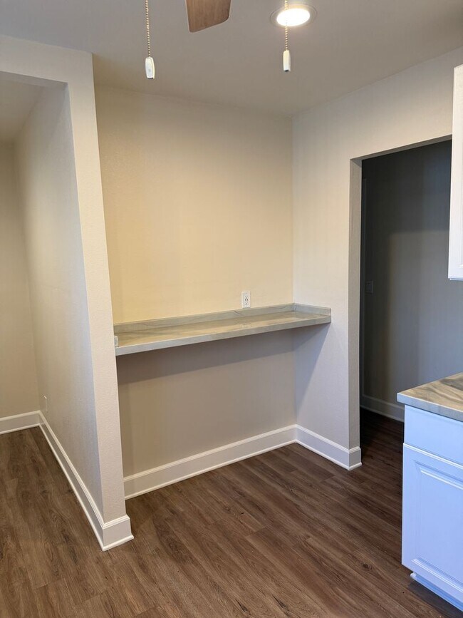 Building Photo - 512-514 N. Pacific Ave.