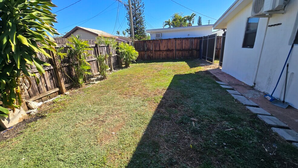 Building Photo - 3301 SW 97th Ave