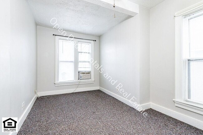 Building Photo - 1011 W Wayne St