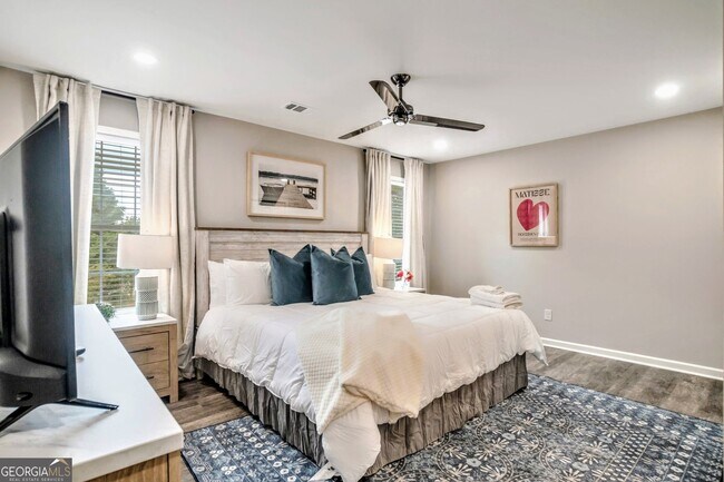 Building Photo - 8008 Clearview Cir