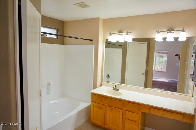 Building Photo - 3033 E Hononegh Dr