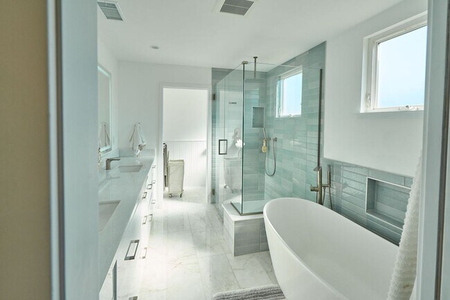 Building Photo - Summer in Style - Available for June! | Furnished 4BD Coronado Home