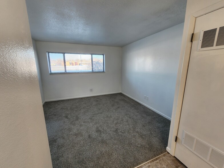 Building Photo - 3621 Dalewood Ave SE