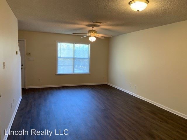 Building Photo - 2105 Baytree Rd