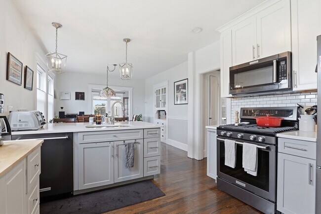 Building Photo - 40 Buttonwood St